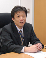 MR、営業、学術関連の職種を担当する鈴木さん